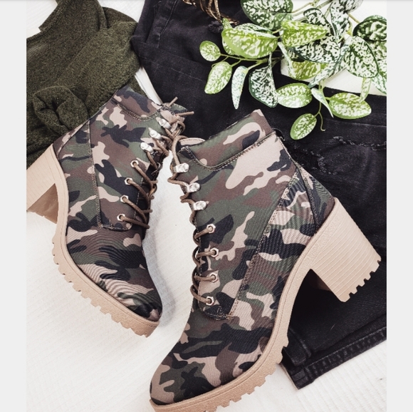 Super Trooper// camo lace up boots - Picture 2 of 5